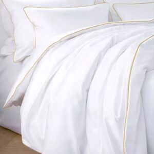 Pościel satynowa 200x200 biała ze złotą lamówką San Antonio Maro Home