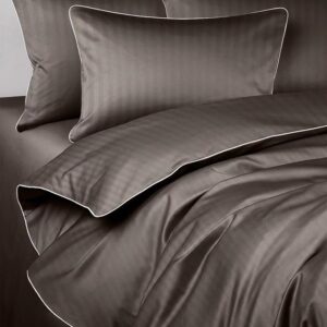 Pościel adamaszkowa 200x220 San Antonio espresso z białą lamówką Maro Home T-S