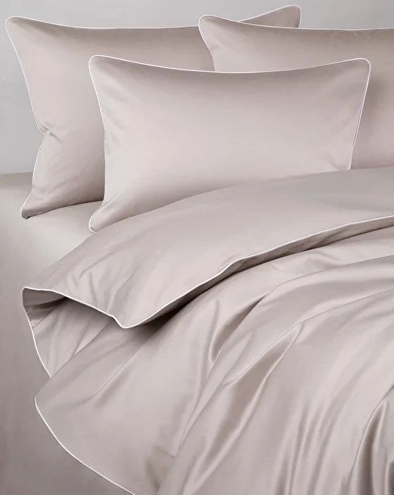 Pościel satyna bawełniana 140x200 San Antonio beżowa z białą lamówką Maro Home T-S 1 Pościel satyna bawełniana 140x200 San Antonio beżowa z białą lamówką Maro Home T-S