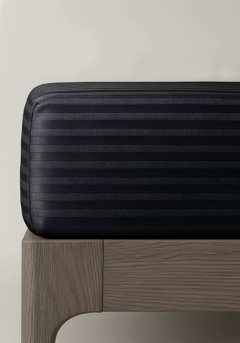 Prześcieradło adamaszkowe 200x200 czarne z gumką Maro Home T-S 3 Prześcieradło adamaszkowe 200x200 czarne z gumką Maro Home T-S - obrazek 3