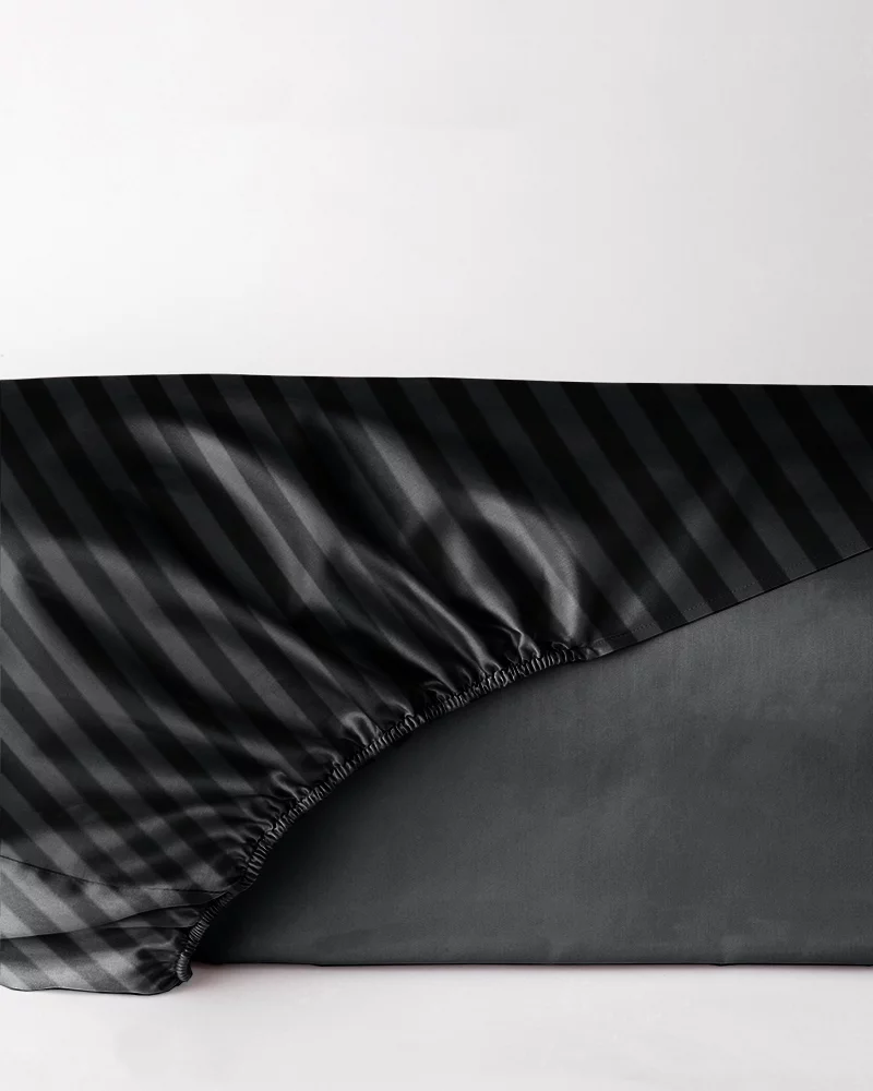 Prześcieradło adamaszkowe 200x200 czarne z gumką Maro Home T-S 1 Prześcieradło adamaszkowe 200x200 czarne z gumką Maro Home T-S