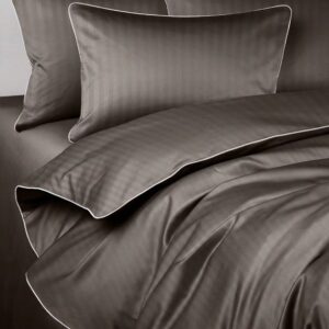 Pościel adamaszek 200x200 espresso z białą lamówką San Antonio Maro Home