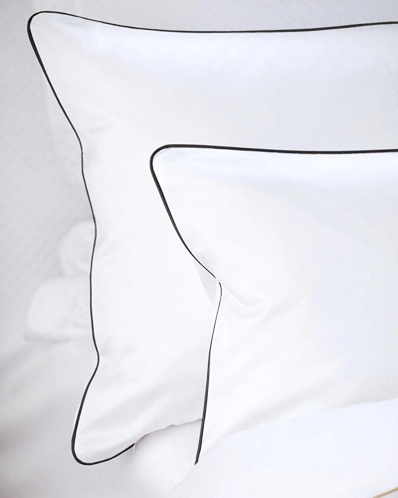 Pościel satyna bawełniana 140x200 z czarną lamówką San Antonio biała Maro Home T-S 2 Pościel satyna bawełniana 140x200 z czarną lamówką San Antonio biała Maro Home T-S - obrazek 2