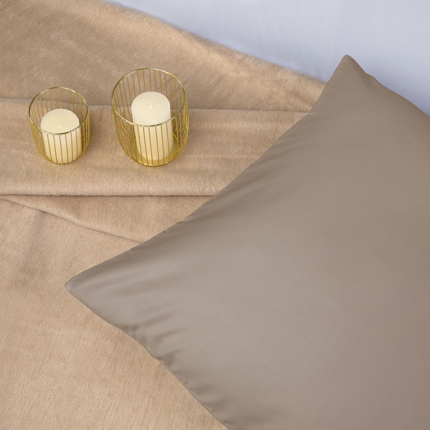 Poszewka satynowa 50x60 ciemny beż Darymex 2 Poszewka satynowa 50x60 ciemny beż Darymex - obrazek 2